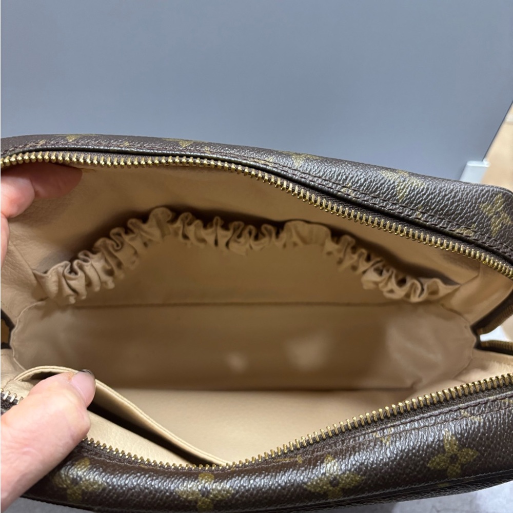 Louis Vuitton Monogram VINTAGE Trousse 23 - Picture 13 of 15